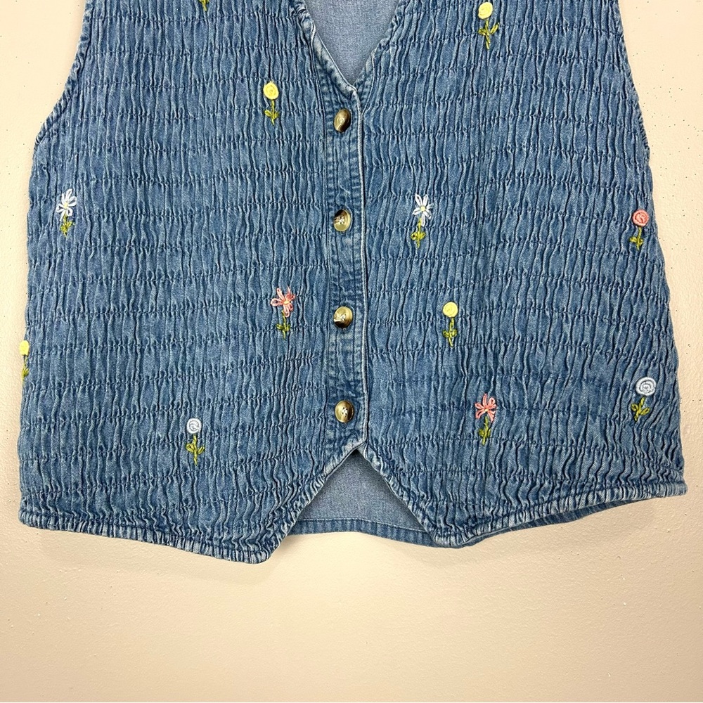 Vintage Embroidered Denim Vest Top Women’s Size M Smocked Boho 80’s 100% Cotton - Picture 3 of 6